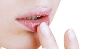 Fate hontho ko Mulayam karne ke Gharelu Upay